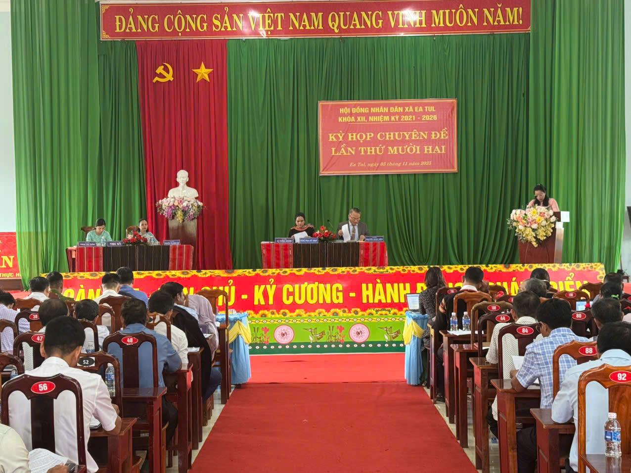 HỘI ĐỒNG NHÂN DÂN XÃ EATUL TỔ CHỨC THÀNH CÔNG KỲ HỌP CHUYÊN ĐỀ LẦN THỨ MƯỜI HAI