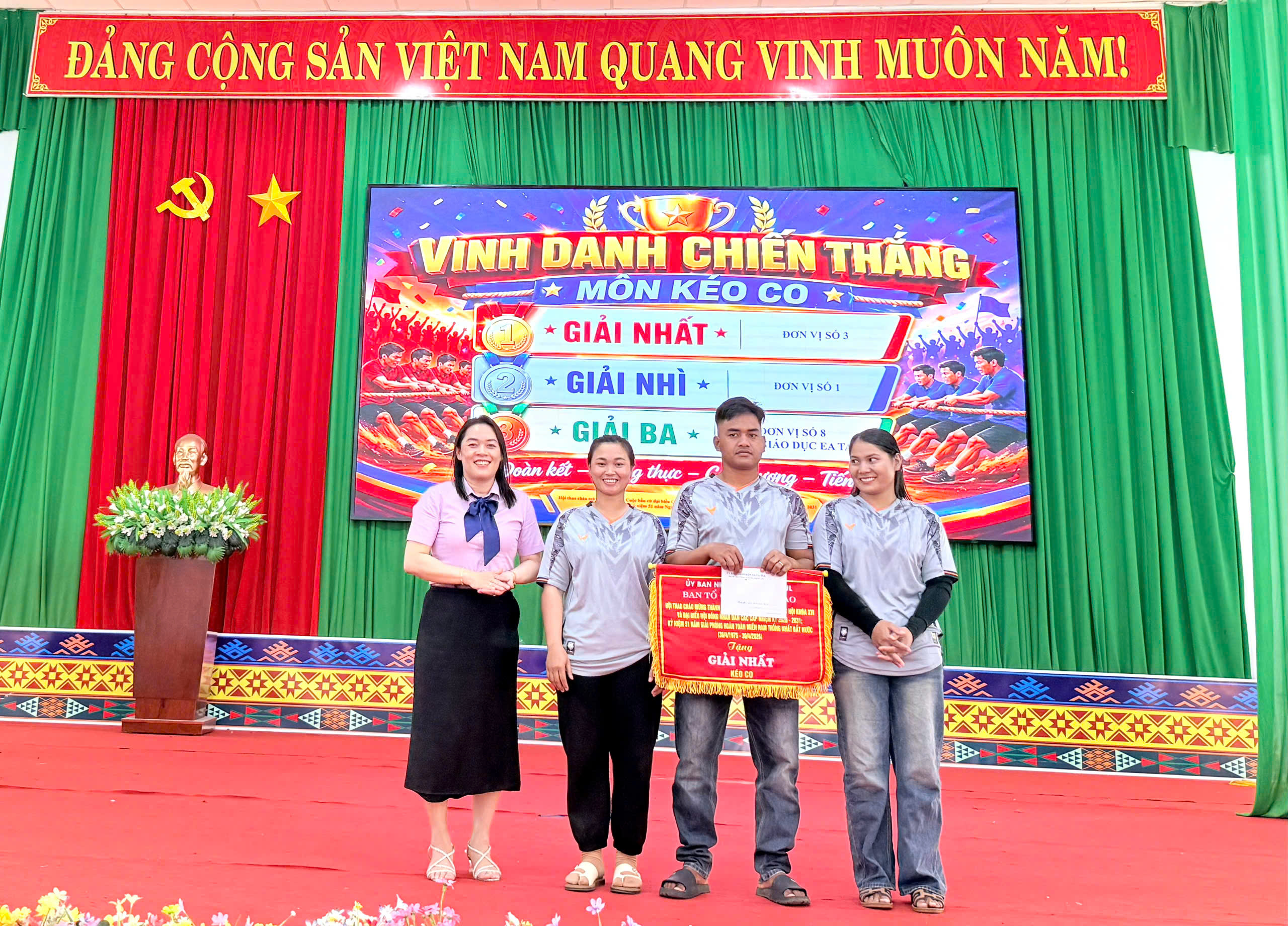 Xã Ea Tul bế mạc Hội thao chào mừng thành công bầu cử và kỷ niệm 51 năm Ngày Giải phóng miền Nam