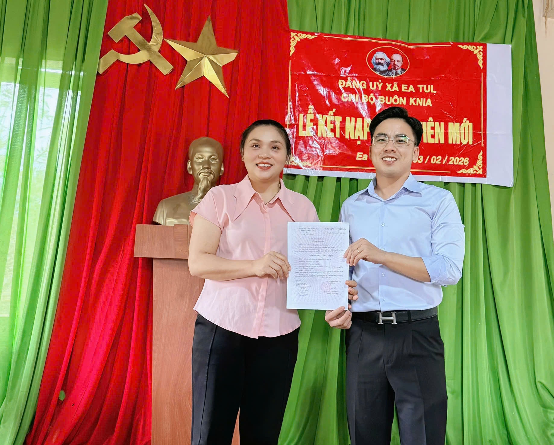 Chi bộ buôn Knia kết nạp Đảng viên mới