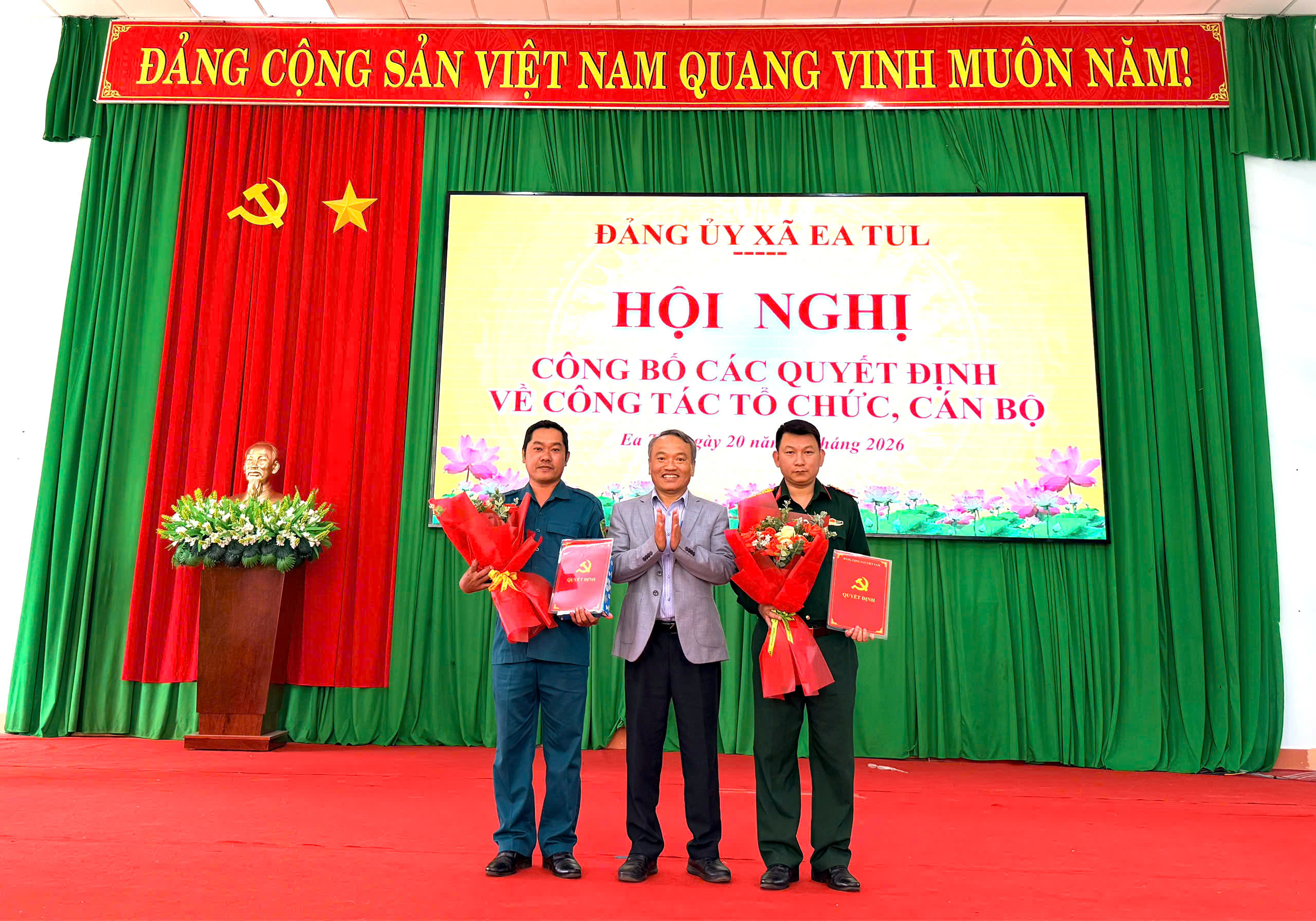 Đảng ủy xã Ea Tul công bố các quyết định về công tác tổ chức, cán bộ