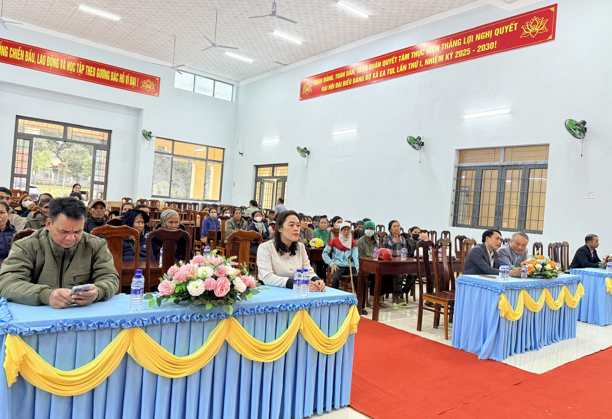 z7499026706381_0fc79539dddd52a114e538cf2dac18c3