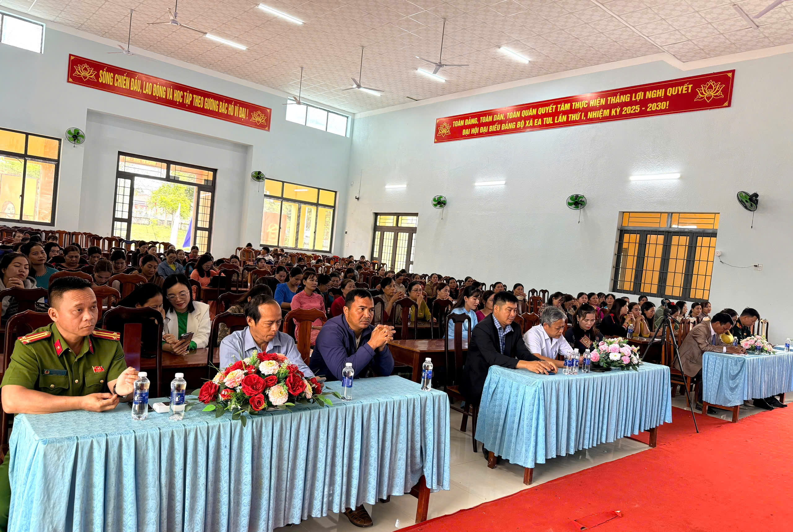 z7589577901462_f5c799596a67f60c7b225487fbd843cf