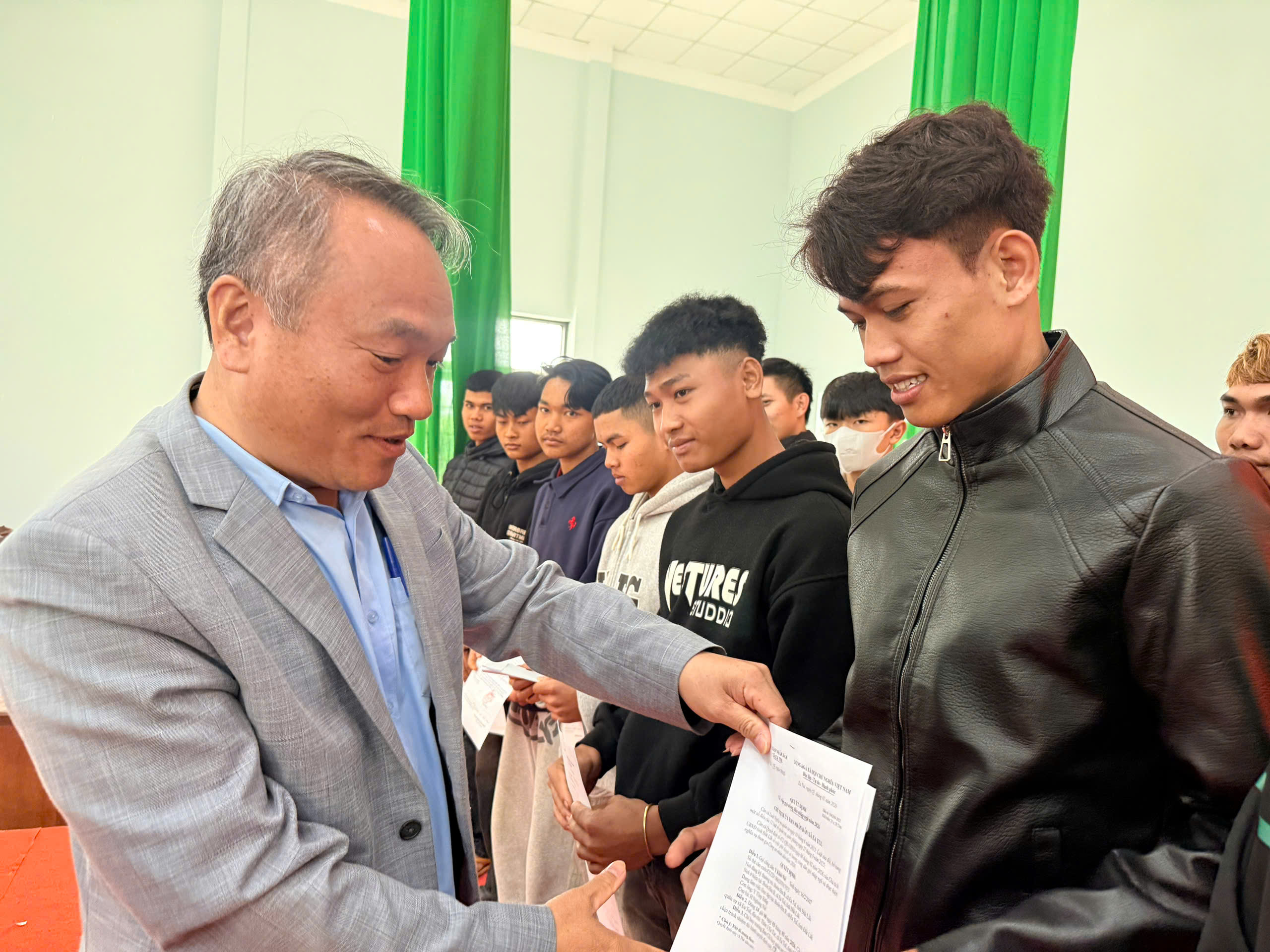 Thanh niên Ea Tul chấp hành nghiêm túc lệnh gọi nhập ngũ