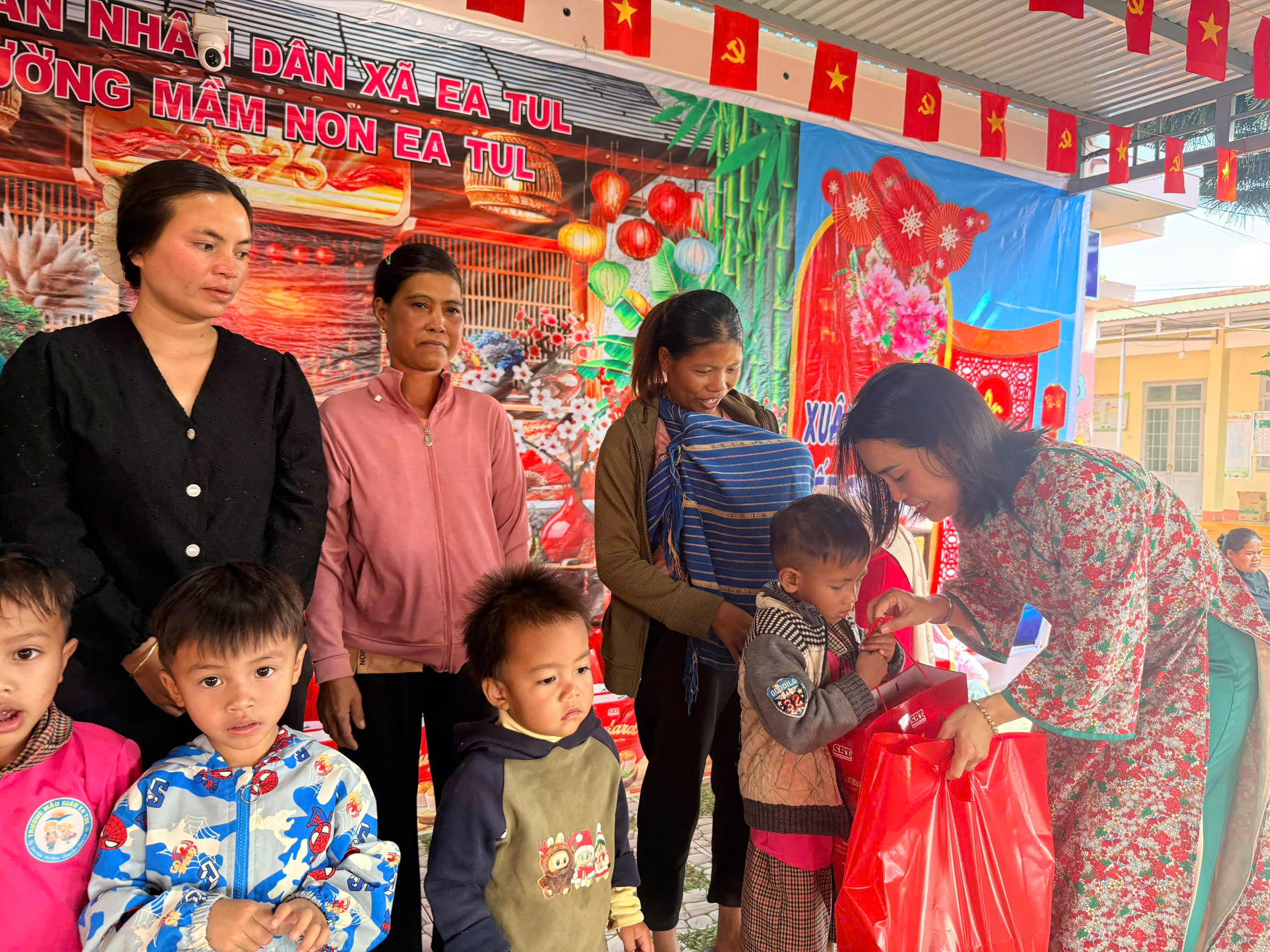 Trường Mầm non Ea Tul tổ chức “Ngày hội trò chơi dân gian – Bé vui đón tết” năm 2026